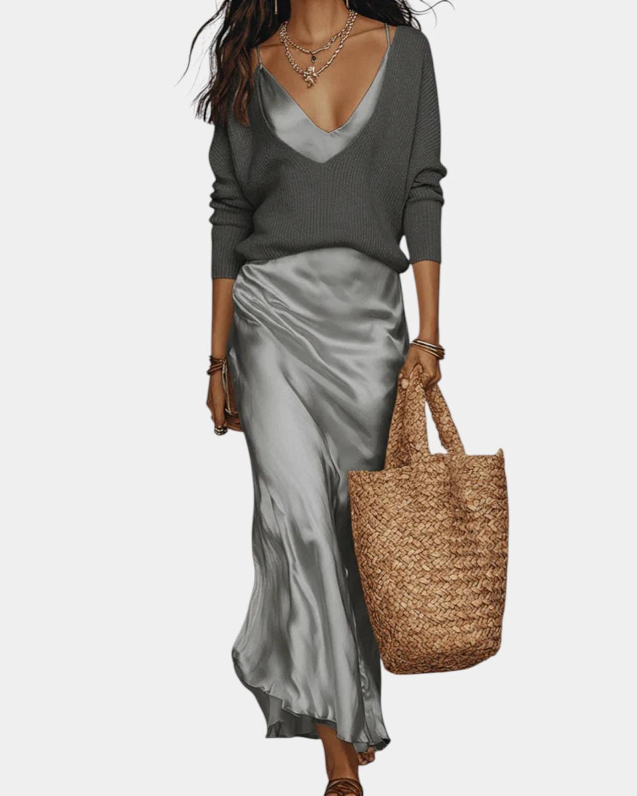 ABITO SATINATO ELEGANTE CON MAGLIA OVERSIZE